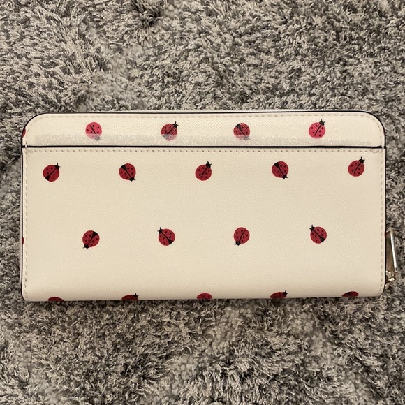 Kate Spade Wallet. - Picture 2 of 4